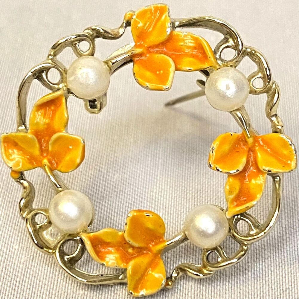 💎Gerry's Signed Orange Enamel Ivy Wreath Brooch Pin Faux Pearl Vintage